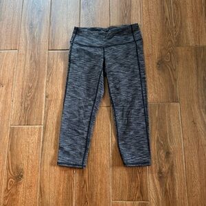 Athleta Women’s Gray Black Striped Cropped Leggings Stretch Size S